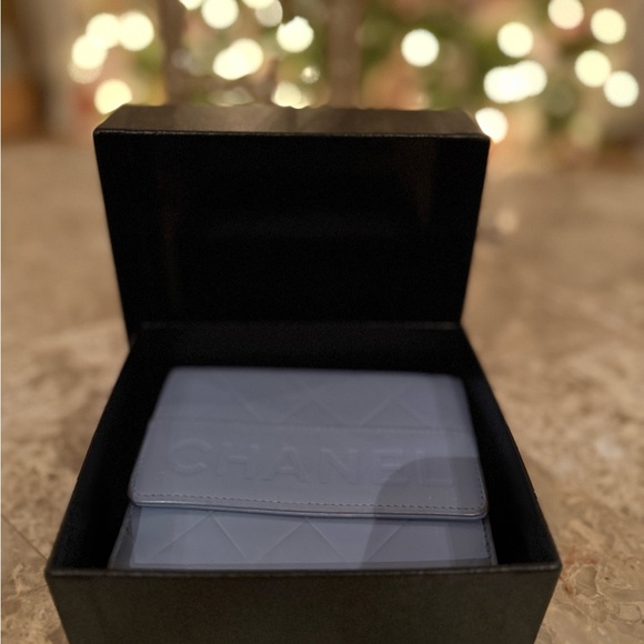 Chanel Matelasse bifold wallet in dusty blue leather - Picture 13 of 14